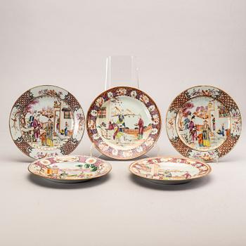 A set of five different Chinese Qianlong/Jiaqing porcelain plates.