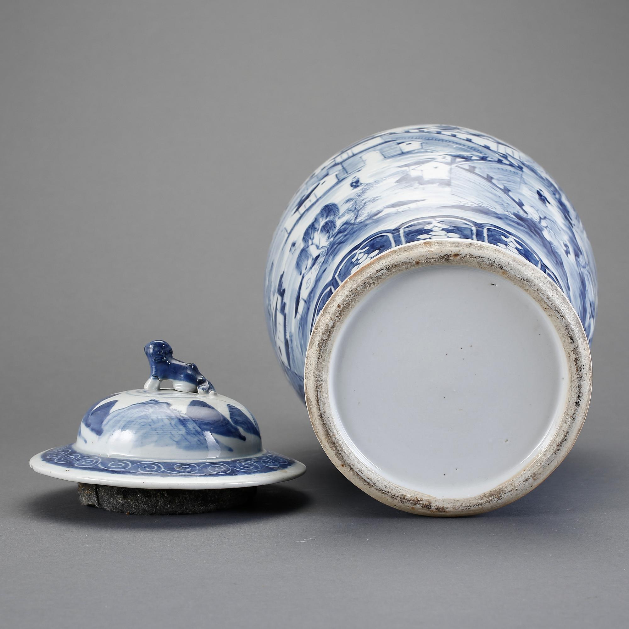 URNA med LOCK, porslin, Kina, 18/1900-tal.