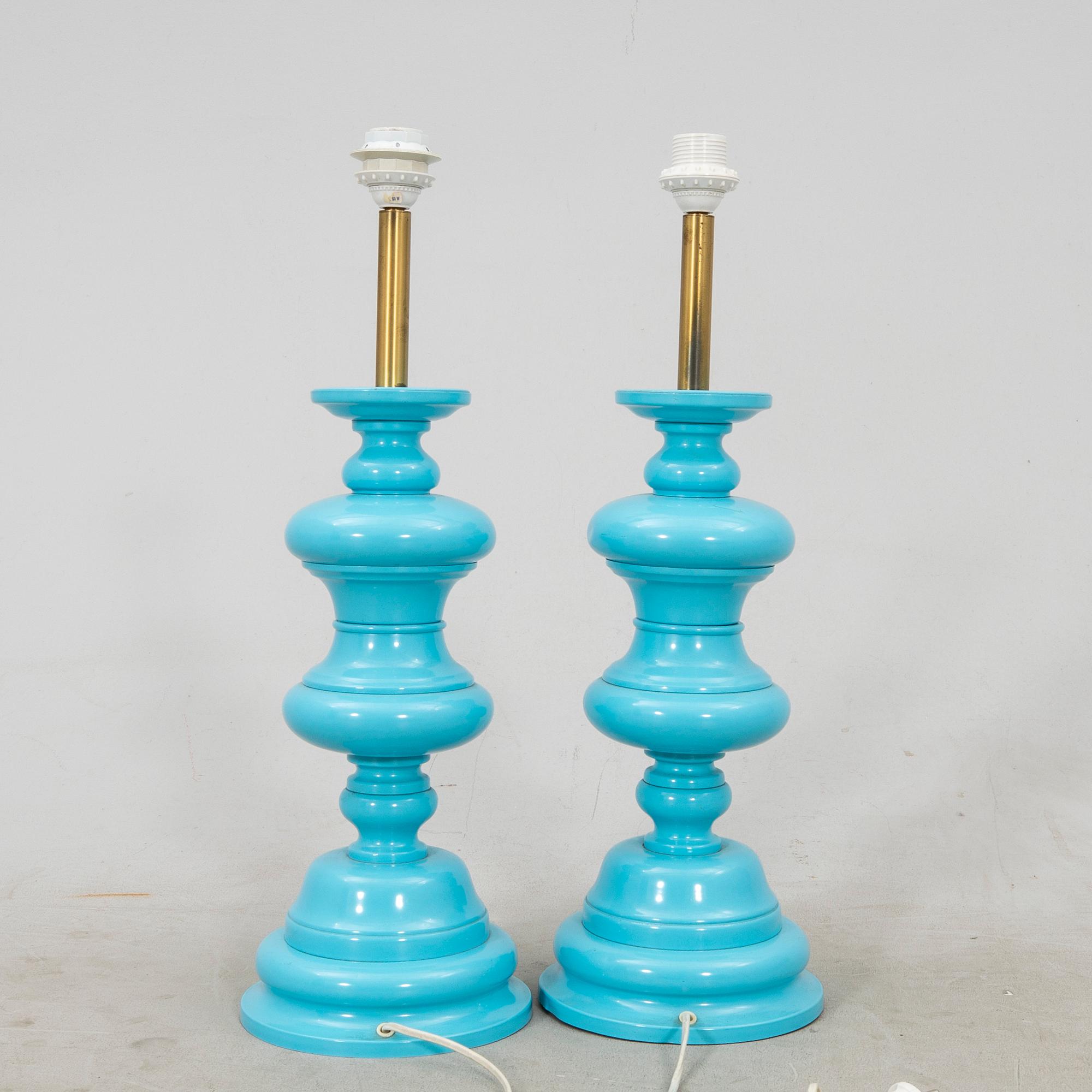 Table lamps, a pair from the later part of the 20th century.