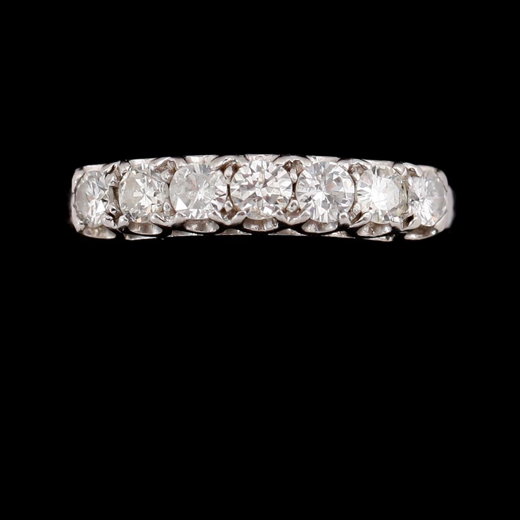 RING, 18 k vitguld, 7 briljantslipade diamanter tot ca 0.80 ct.