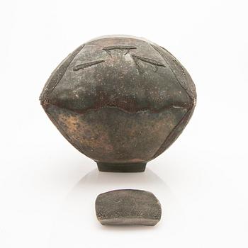 Steen Kepp, Lidded urns.