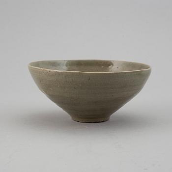 Two celadon glazed bowl, Korea, Koryo, 14/15th century.