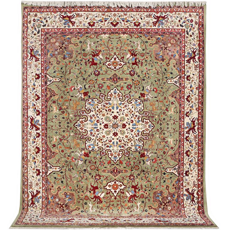 A carpet, Sarouk, ca 354 x 256 cm.