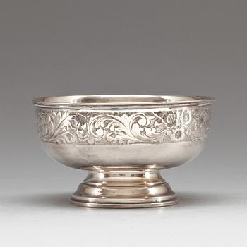 SKÅL PÅ FOT, silver. Importstämpel, omkring 1900.  340g.