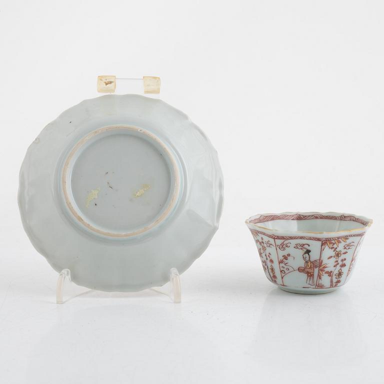 A pair of cups with ears and a cup with saucer, porcelain, -china, Qing dynasty, 18th century.