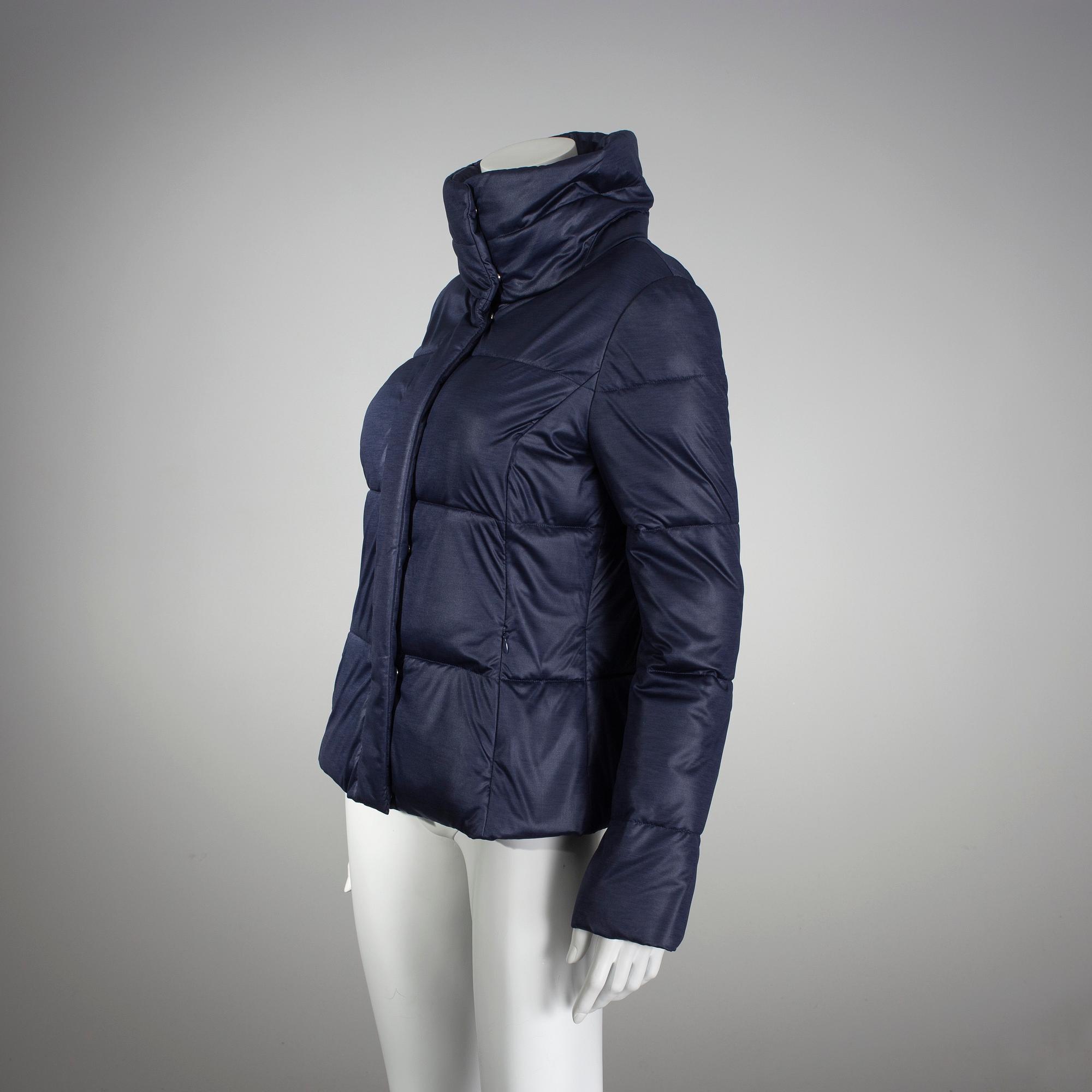 DUNJACKA, Escada Sport.