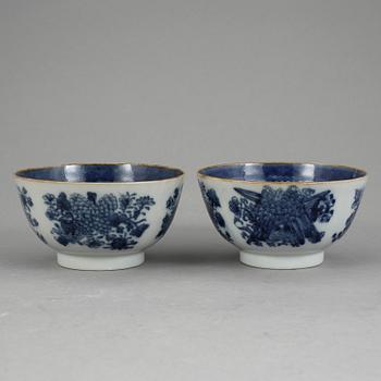 SKÅLAR, ett par. Porslin, Kina, Qianlong 1736-95.