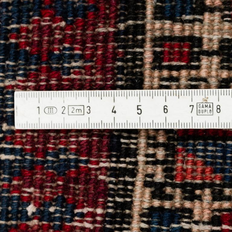 A Sarab runner, ca 394 x 100 cm.
