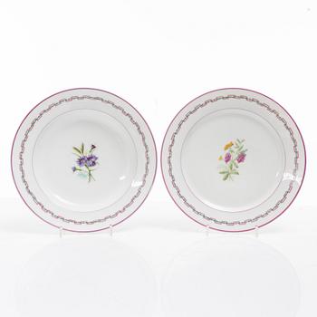 A 106-piece dinner service, circa 1900.