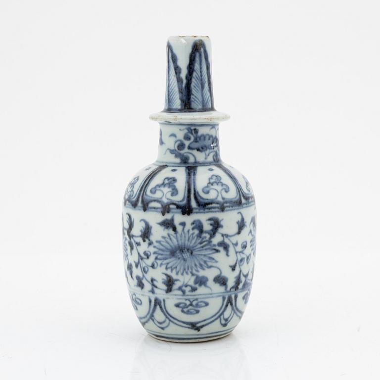 A blue and white water dropper, for the South East Asian market, circa 1900.