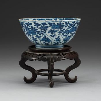 SKÅL, porslin. Qing dynastin, Kangxi (1662-1722).