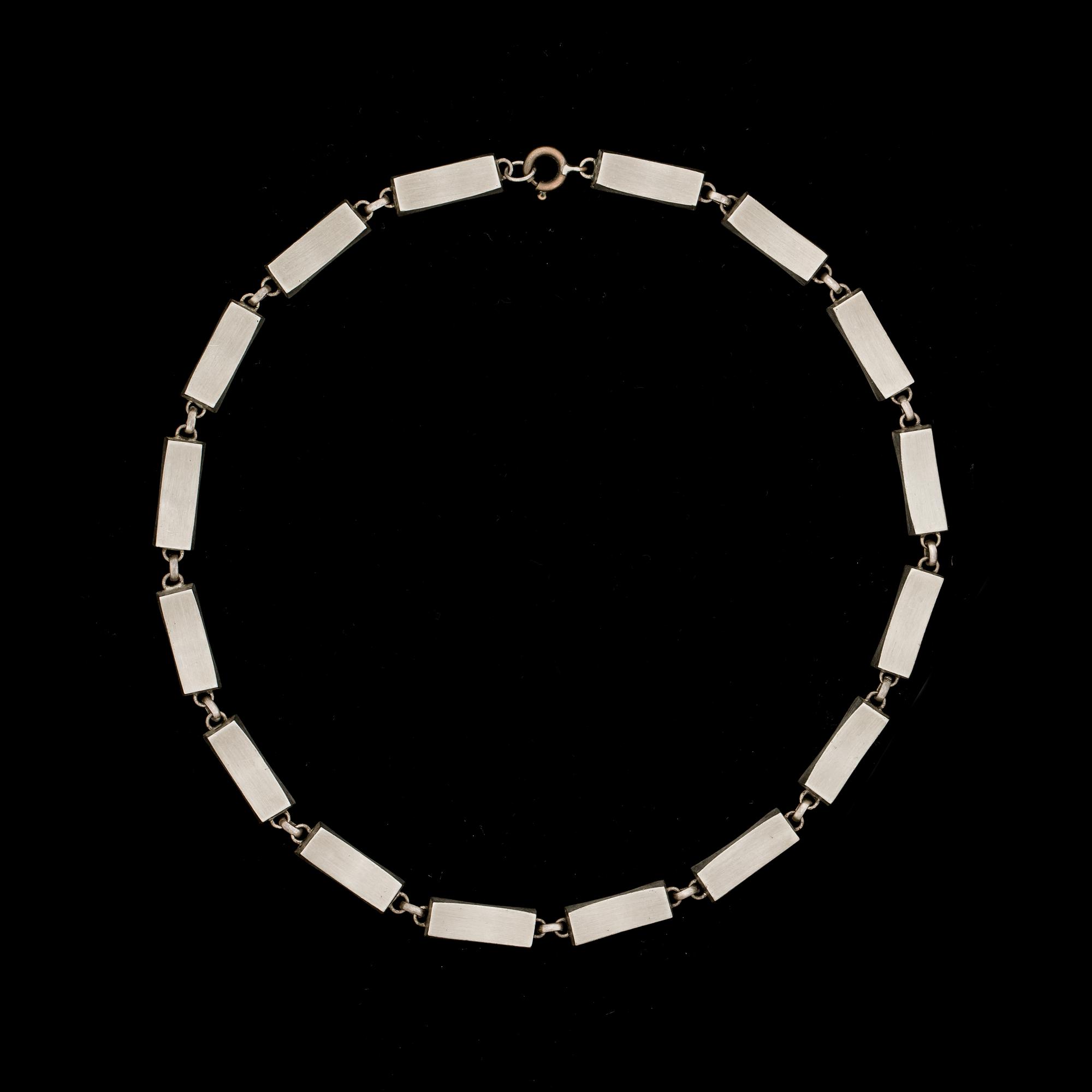 COLLIER, tenn. 1900-talets mitt. Vikt ca 45 gram.