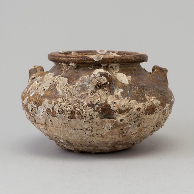 A brown glazed jar, Ming dynasty (1368-1644).