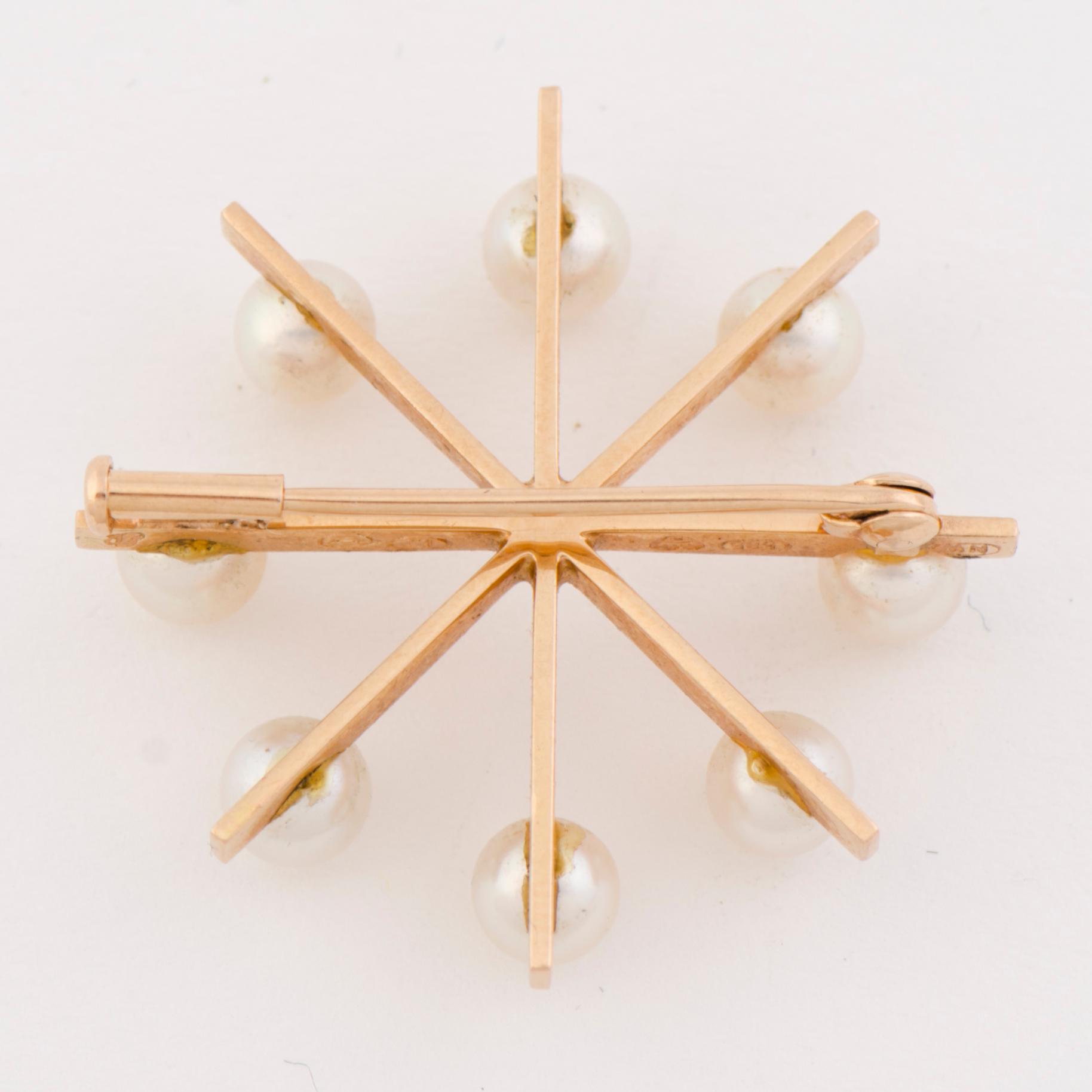 EERO RISLAKKI, RINTAKORU, viljellyt helmet, 14K kultaa. Westerback, Helsinki 1964.