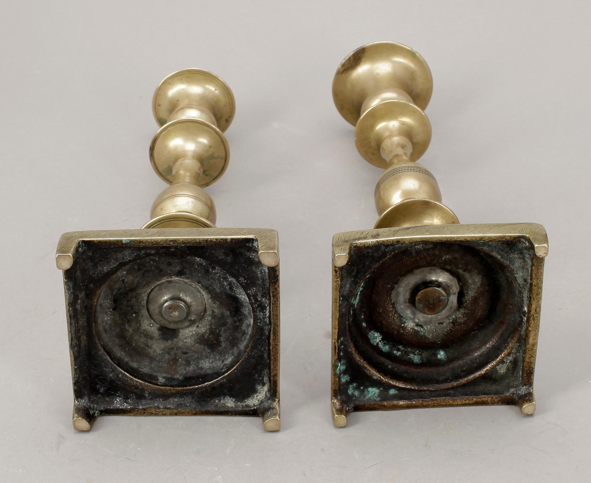 LJUSSTAKAR, 2st, mässing, 1800-tal.