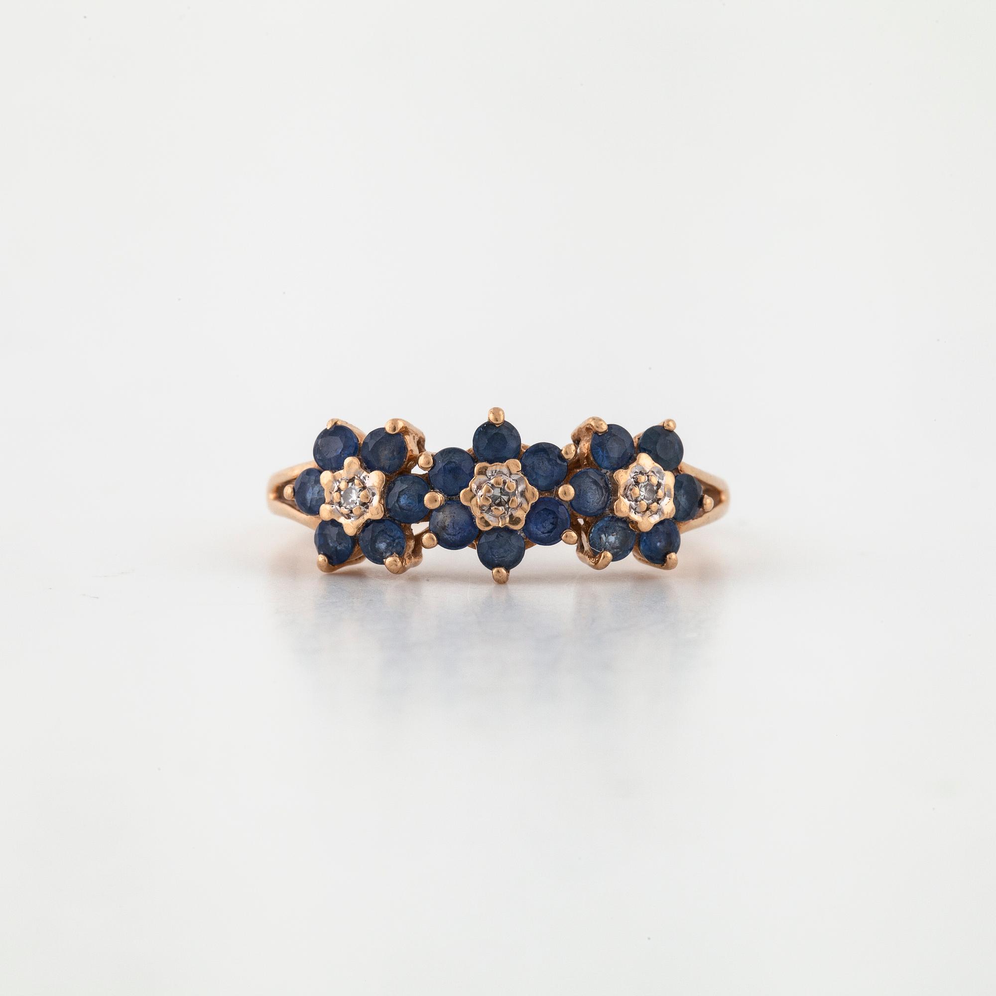 RING, med safirer och åttkantslipade diamanter.