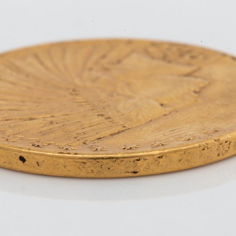 A 10 dollars Indian Head gold coin from USA 1910.