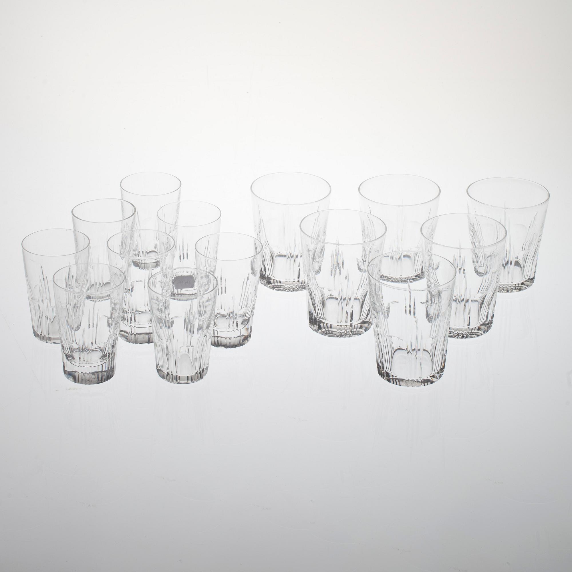 GLASSERVIS, 61 delar, "Stuart" England 1900-talets senare hälft.