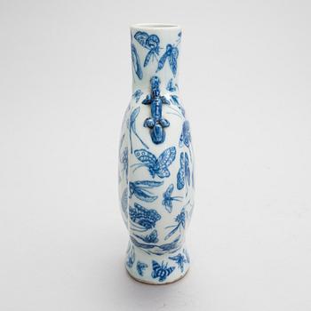 A Chinese late Qing dynasty porcelain pilgrim bottle / vase, around 1900.