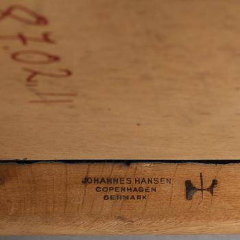HANS J WEGNER, stolar, ett par "The Chair", Johannes Hansen, Köpenhamn.