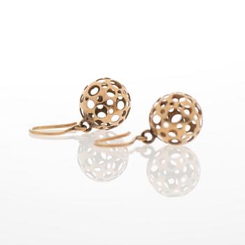 LIISA VITALI, RING and EARRINGS, 14K gold. Westerback, Helsinki Finland 1962.
