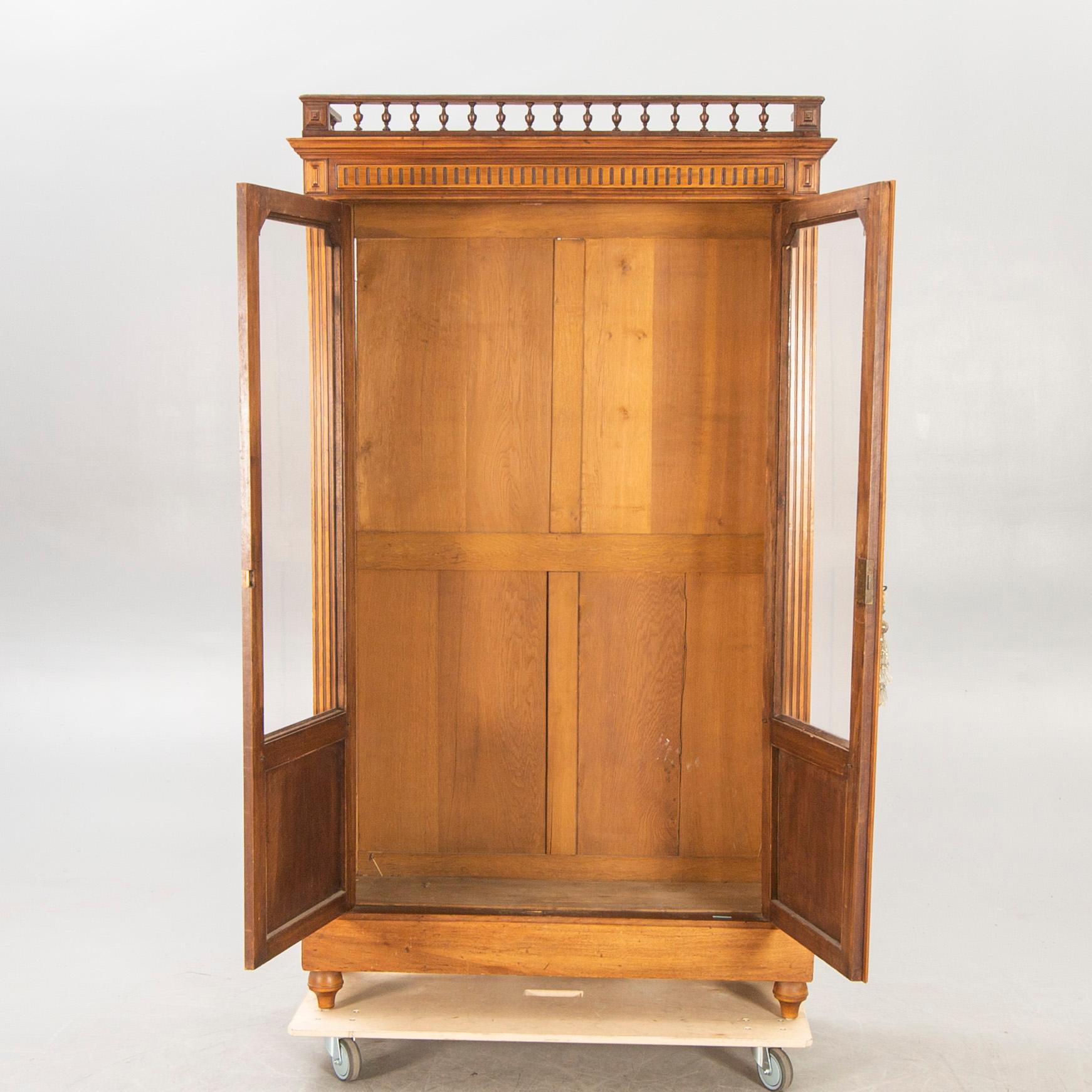 A mahogany bookcase/display cabinet first half of the 20th century.