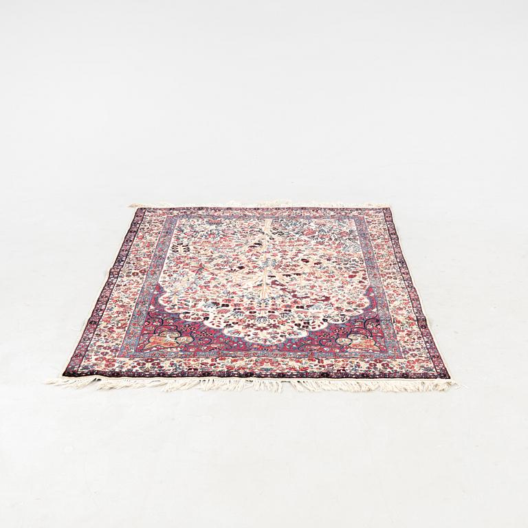 Matta orientalisk semiantik ca 217x141 cm.