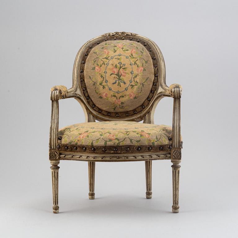 A miniature chair / doll chair, Louis XVI-style, first half of the 20th century.