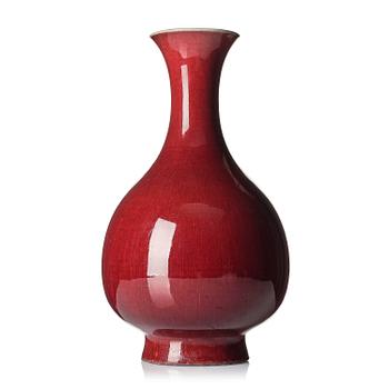 1287. A red glazed 'yu hu chun' vase, Qing dynasty, 19th century.