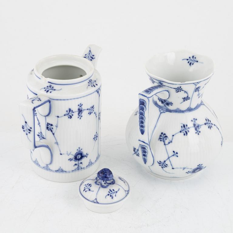 Royal Copenhagen, a 48-piece 'Musselmalet' porceain service, Denmark.