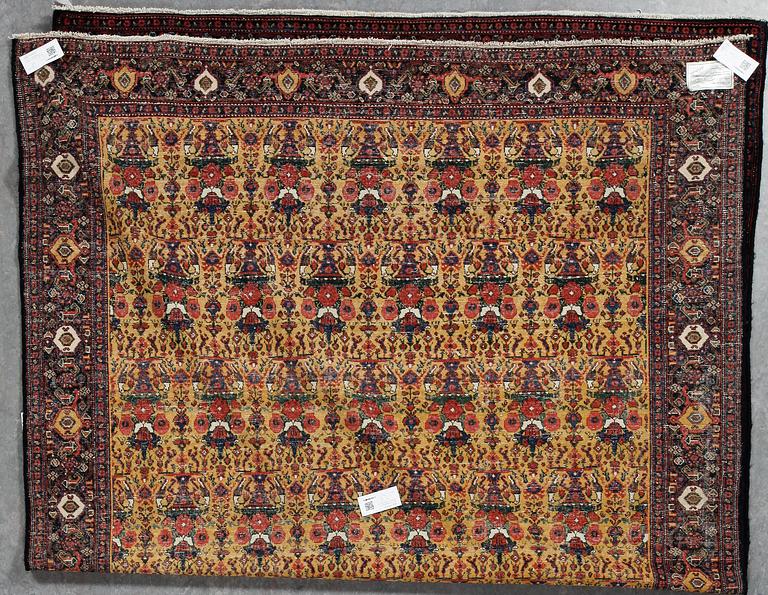 MATTA, semiantik/old Senneh. Ca 249 x 165 cm.