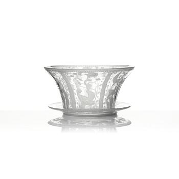 Simon Gate, an engraved Swedish Grace glass bowl on a plate, Orrefors, Sweden 1926, model 147.