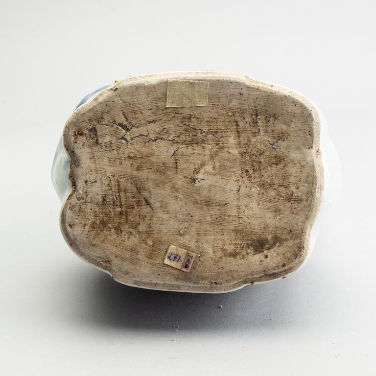 A blue and white elephant shaped kendi, Ming dynasty (1368-1644).