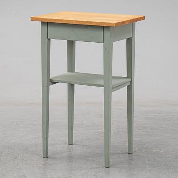 SÄNGBORD, Norrgavel.