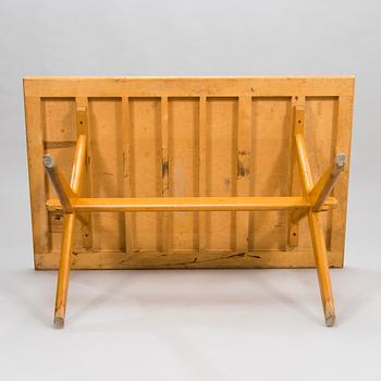 A ILMARI TAPIOVAARA 1940s X-legged table for Keravan Puuteollisuus, Finland.