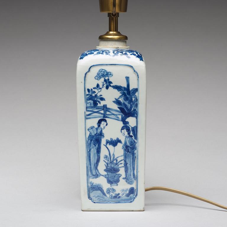 A blue and white vase, Qing dynasty, Kangxi (1662-1722).