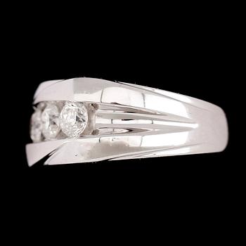 RING, 14 k vitguld, briljantslipade diamanter tot ca 1.00 ct.