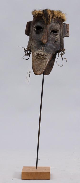 MASK, trä, Afrika, 1900-tal.