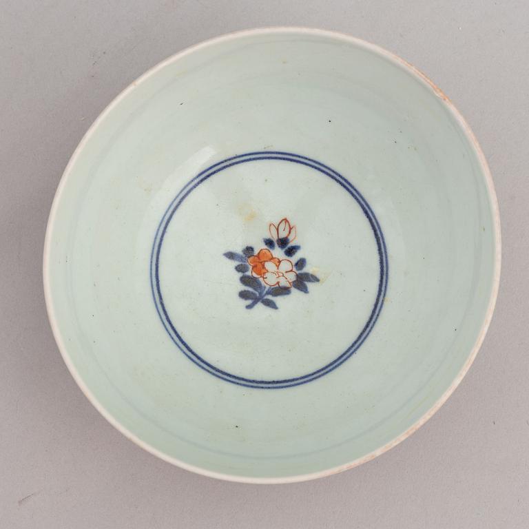 A Japanese vase and a bowl, 18th and 19th Century.
