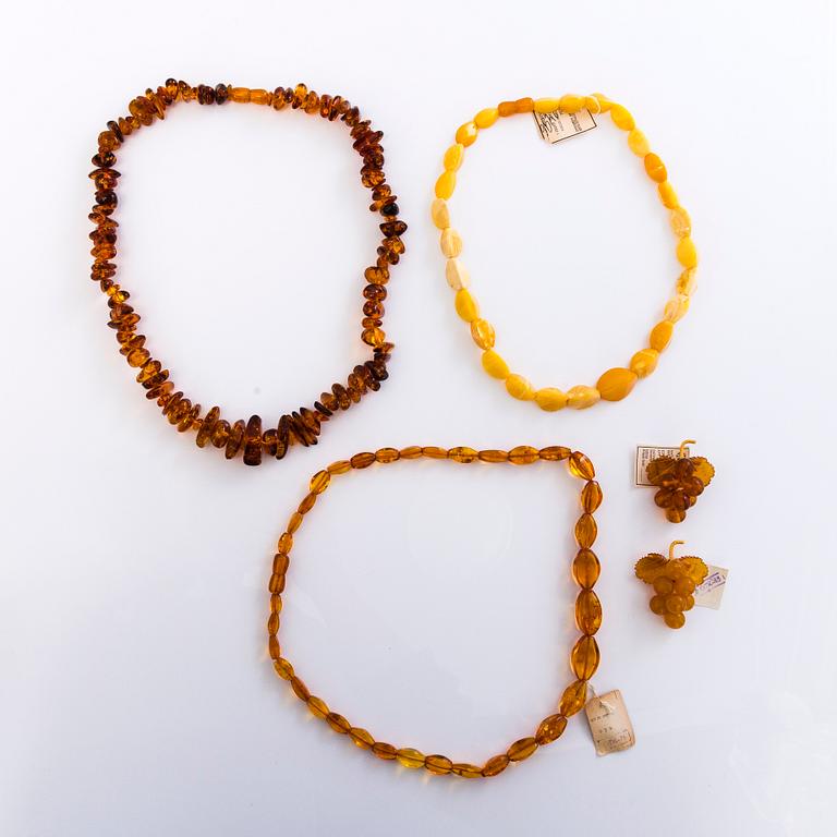 KAULAKORUJA, 3 kpl, ja RINTANEULOJA, 2 kpl, meripihkaa, Neuvostoliitto 1980-luku.