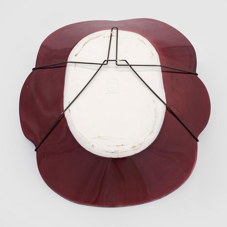 Birger Kaipiainen, decorative plate, ceramic, stamped "Violetta 1967 Arabia Finland Kaipiainen Invenit".