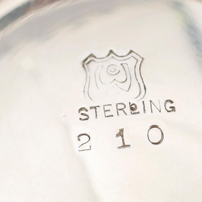 KAFFESERVIS, 4 delar, sterlingsilver, 1900-talets första hälft. Vikt ca 1390 gram.