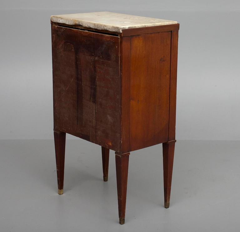 NATTDUKSBORD / POTTSKÅP, sengustaviansk, omkring 1800.