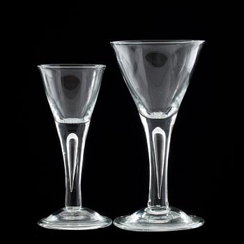 VIN- OCH SNAPSGLAS, 7+12. Glas ur Ikeas 1700-tal.
