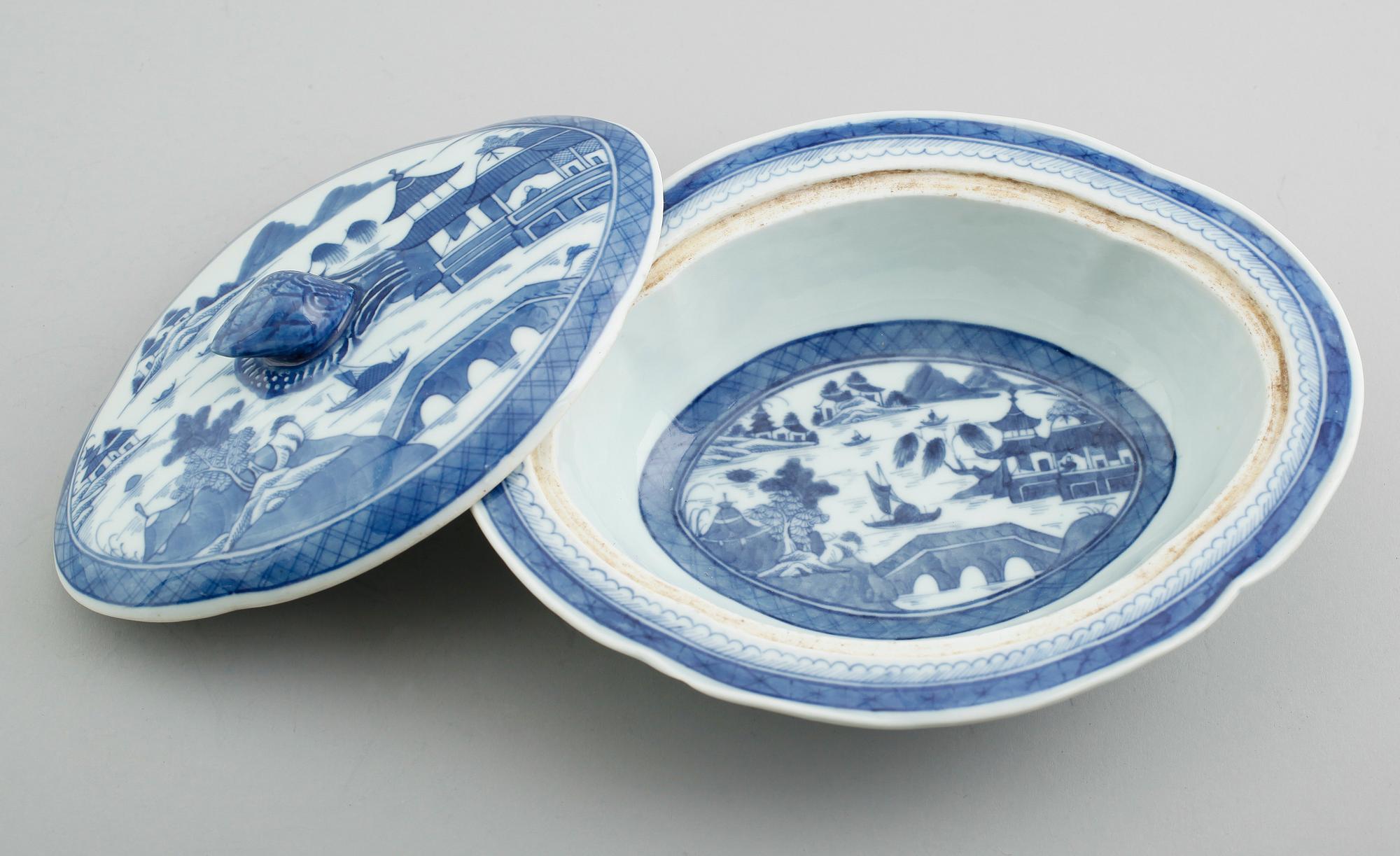 STEKFAT SAMT TERRIN, kompaniporslin, Kina, 1700-/1800-tal.