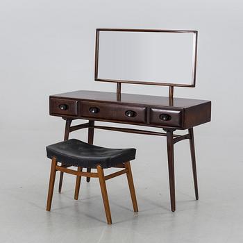 A DRESSING TABLE ERCOL ENGLAND MID 20TH CENTURY.