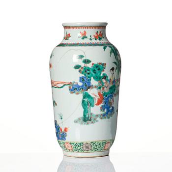 A wucai decorated vase, Qing dynasty, 19th Century.