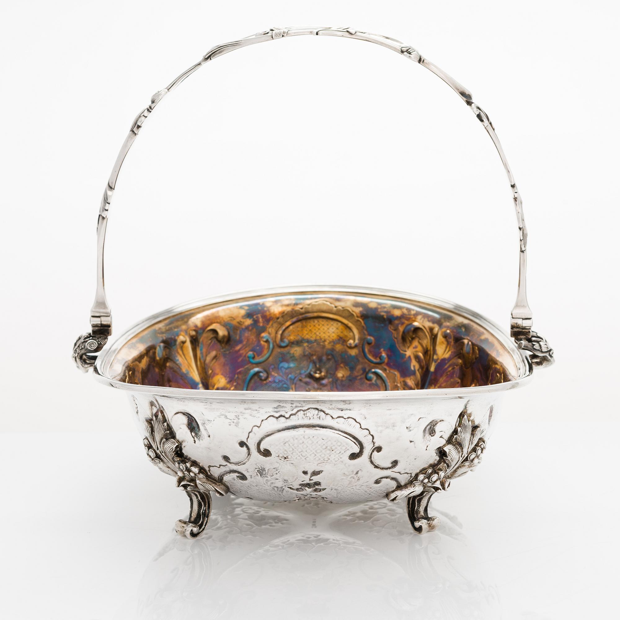 Carl Johan Tegelsten, Leipäkori, hopeaa ja kullattua hopeaa, Pietari, Venäjä 1845.