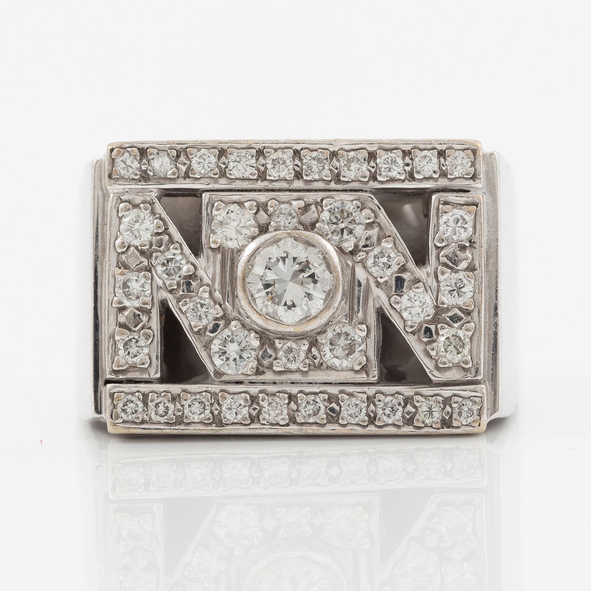 Ring, 18K white gold set with brilliant-cut diamonds.