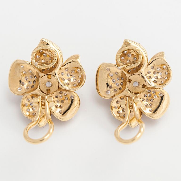 A pair of 18K gold earrings, with brilliant-cut diamonds, Finnish import marks.